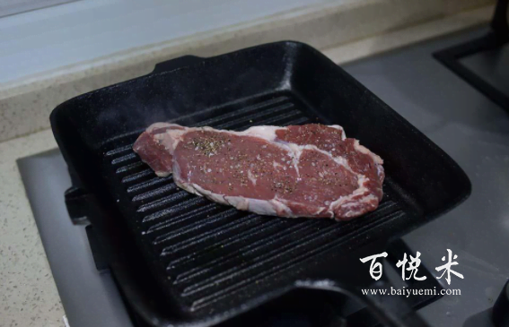 牛排又老又硬,難吃又難嚼,掌握兩個技巧,西餐廳也做不出來的嫩